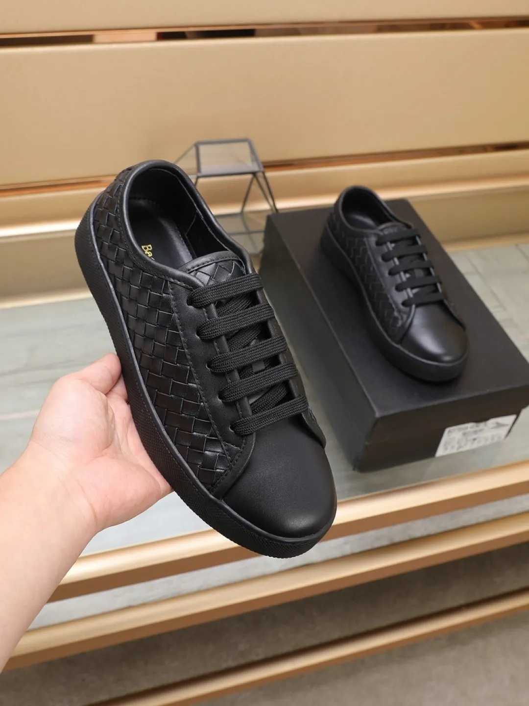 Men's men's shoes💰Men's shoes💰520💰🔥【BV】series top purchasing agency🔍Imported first-layer cowhide woven surface, cowhide foot pads with environmentally friendly lining♻️Does not fade,💪Sole: Rubber combination original factory special outsole⚠Original and single goods🔍🔍Can be entered and exited at will, welcome to compare⚠Number of sizes: 38-44